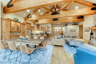 Image de 6 Bdrm - Caldera Springs: Lodge on the Pond