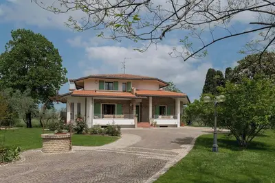 Image de Villa in the green, perfect for visiting Marche and Romagna, sea and hills.