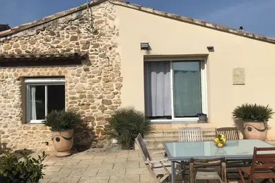 Image de Mazet au calme niché dans une impasse privée terrasse plein sud séjour climatisé