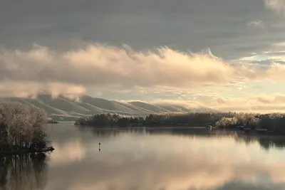 Image de Spacious lakefront condo w/shared pool, hot tub, tennis court, private balcony