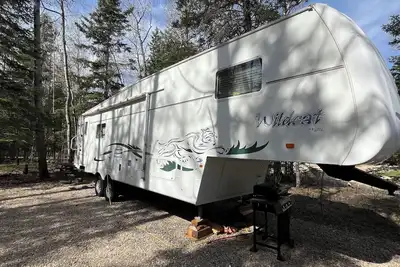 Image de Finch - Camper at Sunset Bay