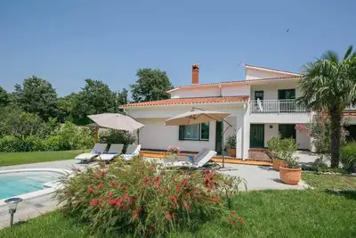 Image de Large luxury villa for 8 people with pool and close to the sea