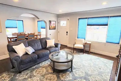 Image de Spacious and Historic 4-bedroom House, Steps from Olde Town Arvada