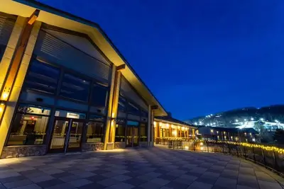 Image de Highland King Suite | Spacious Stay & Sitting Area