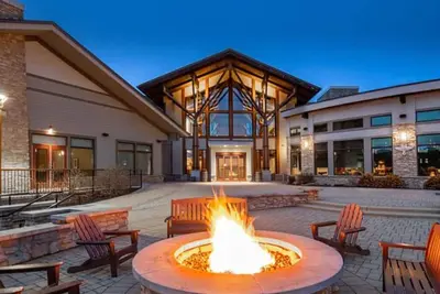 Image de Highland Double | Steps to Slopes & Pool