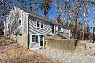 Image de Beautifully renovated home near Scargo Lake with deck, W/D, Ac, games, & yard