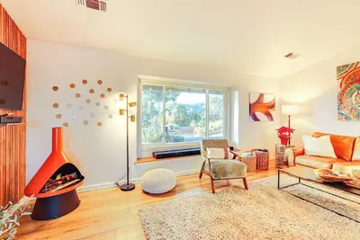 Image de A Retreat in the Oak Hills of wine country