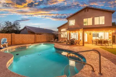 Image de 5 Bd Gilbert Home, 4 Min to Downtown & Heated Pool