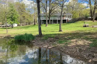 Image de Hardy Lakehouse Lilypad, large 3-bedroom house on lake with boats and game room