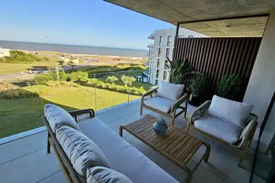 Image de Waterfront apartment, full amenities and 24 hours security.
