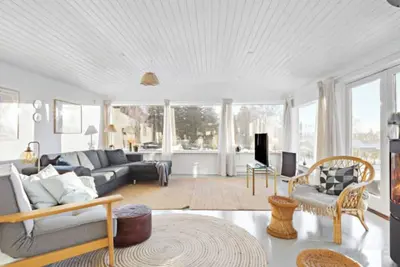 Image de Lovely newly renovated cottage with room for a large family.