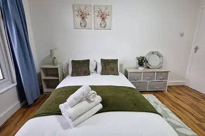 Image de 2 Bedroom Apartment | 3 Beds | Canning Town