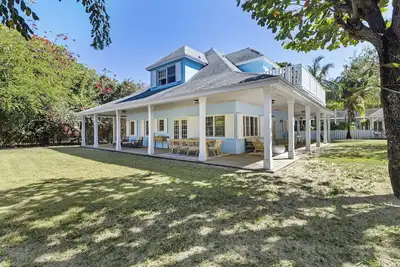 Image de Poinciana - 4-bedroom house just steps from Pink Sand Beach in Harbour Island