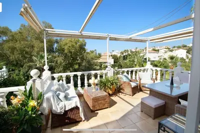 Image de Large 3 bed, 2 bath house in charming Calahonda. Near beach and nightlife.