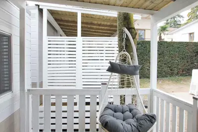 Maison mobile avec climatisation et terrasse couverte