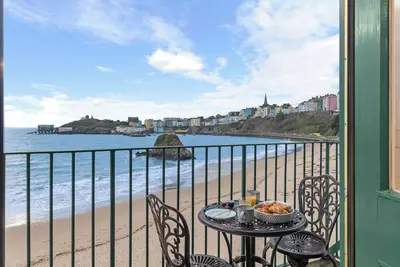 5 Sunny Cove - Direct Beach Access, Sea Views