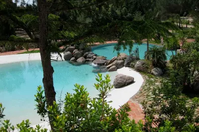 Image de Maison mobile avec climatisation, terrasse et piscine