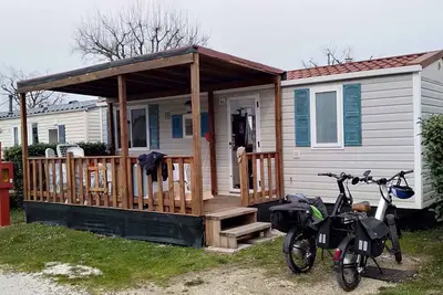 Image de Maison mobile avec air conditionné et terrasse