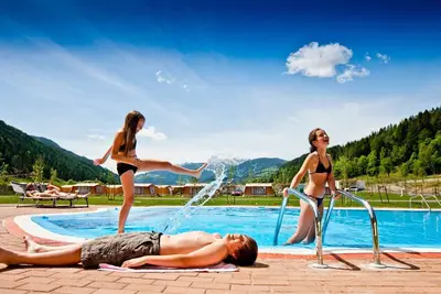 Image de Maison mobile avec climatisation, piscine et sauna