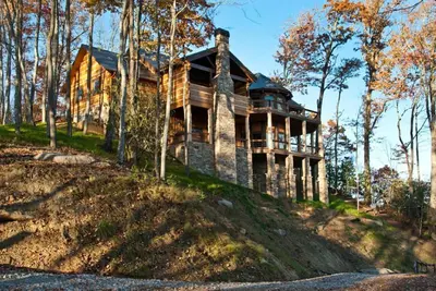 Image de The Sanctuary-Pet Friendly Luxury Cabin Rental, Sits on Top of the Mountain, High Speed Internet, Hot Tub, 30 Minutes to Great Smoky Mountains, in Nantahala Nc