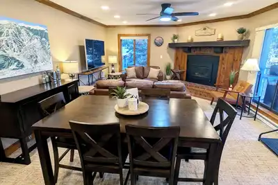 Image de Luxury Condo w/ Free WiFi, Parking, Heated Pool, Hot Tubs, Skier Shuttles