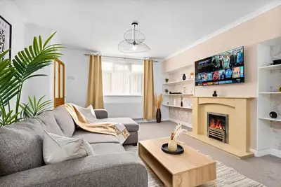 Image de Luxury 3 Bedroom House - Parking - Garden