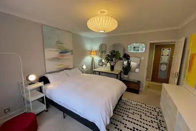 Image de Charming 2-bedroom apartment in fabulous Kew