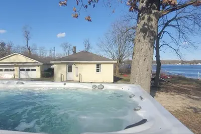Campau Lake Studio Sunshine King Bed Bunk House