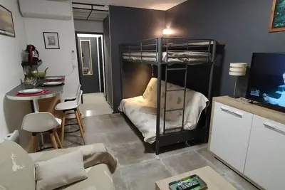Studio Climatisé 5 couchages + Loggia - avec Parking, proche Plage et Commerces