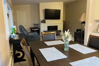 Image de Downtown Coastal Trail 2 Bdr 1 Bth Sleeps 2-6