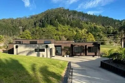 Image de Hosts on the Coast The Country Club