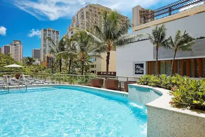 Image de Skyline & Ocean Hues – Hilton Garden Inn Waikiki Stay! 2 Comfortable Units!
