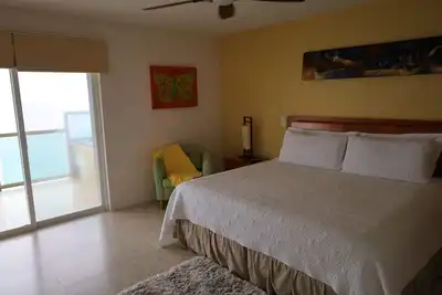 Image de 4/4. 5 Condo Oceanfront Cozumel Downtown Ac WiFi Security
