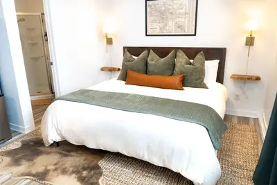 Cozy & Convenient, 5 mins. to Sloan's & Empower