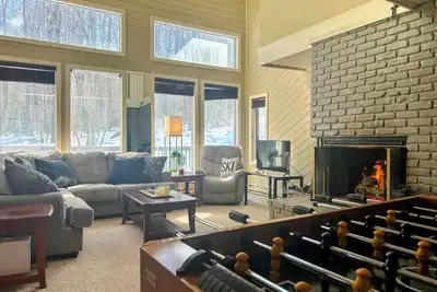 Image de Lodge on the Loop, a pet-friendly retreat with private hot tub & sauna