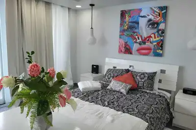 Image de Insta-worthy beachfront studio, lots of amenities!