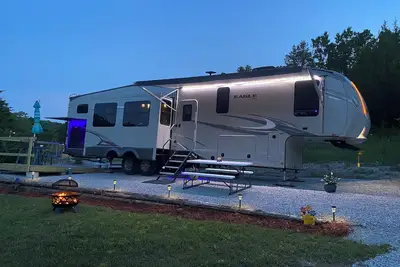 Image de Private Waterfront Glamping Fun at Peppermint Cove For The Whole Family!