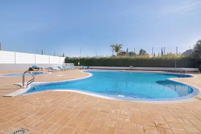 Image de Appartement 'Costa Cabanas 54' avec piscine partagée, jardin commun et climatisation