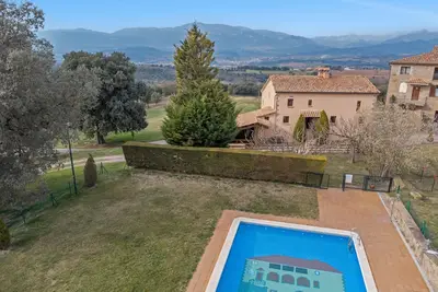 Image de Ferme 'Vilanova' avec vue sur la montagne, piscine privée et Wi-Fi