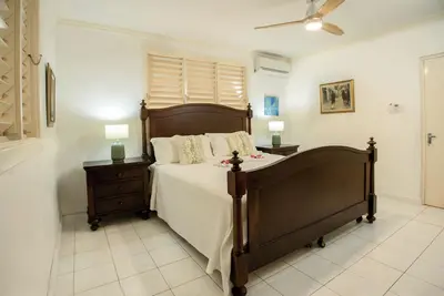 Relax and unwind at Casa Del Compadre in tranquil Silver Sands, Jamaica