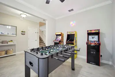 Image de Tampa Private Home, Game Room, Theater Room & Close to attractions and beaches!
