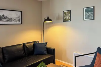 Image de Cozy 1-bedroom suite close to downtown