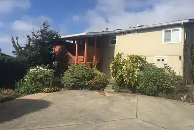 Image de Cozy beach house with panoramic mountain views