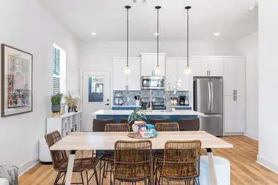 Image de Sol House. Sweet for Groups. 3 min to Airport