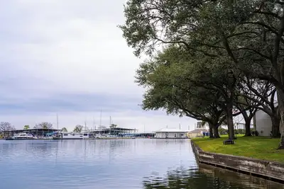 Image de Lakefront townhouse in Montgomery, Texas