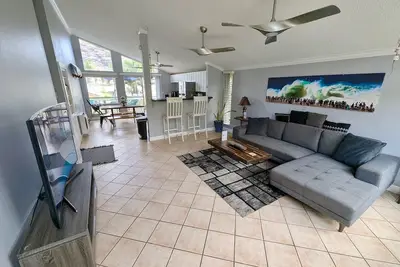 Image de @Top Spots - 2-Min Drive to Beach!