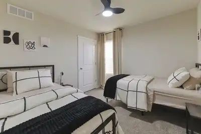 Image de Spacious 5-bedroom house with Ac and WiFi in fantastic Ne Ankeny