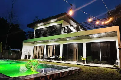 Image de Modern beachside oasis w/ pool 2bed 2bath villa with Ac, WiFi in Manukan.