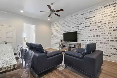 Image de Lsu 2 Br | Pet Friendly|Pool| Fitness| Sleep 4