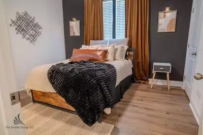 Image de Luxury Meets Location: Stylish 3bd/3. 5ba Retreat in the Heart of Charlotte!